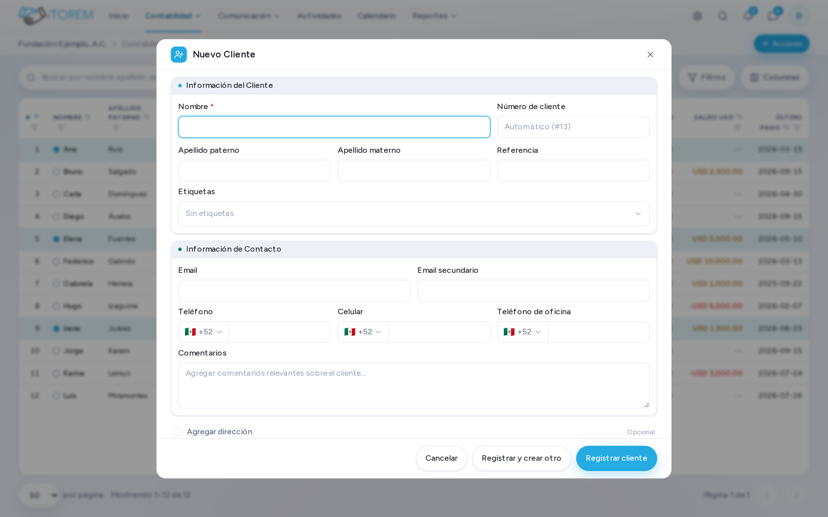 El diálogo Nuevo Cliente sobre la lista, con los campos de nombre y contacto.